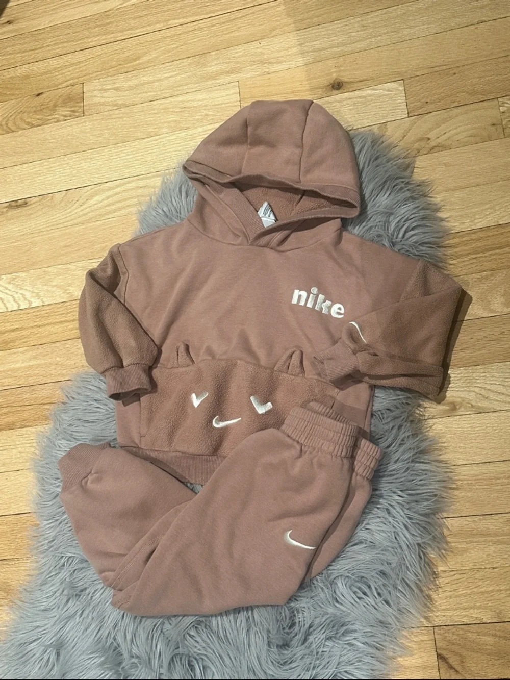 Girls Nike hoodie and joggers set - Picture 4 of 11